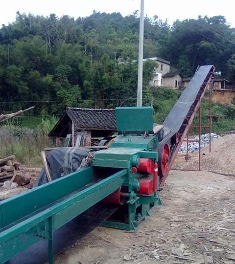 drum wood chipper with conveyors